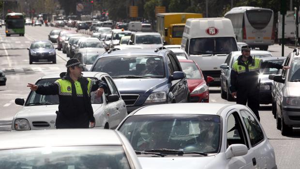 Controles de tráfico, venta ambulante y refuerzo policial en el plan de Navidad del Ayuntamiento de Córdoba