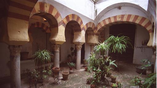 Patio central de los baños árabes de Santa María en la Judería