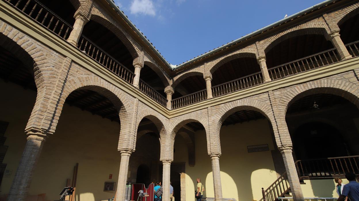 Patio del Palacio de COngresos de Torrijos