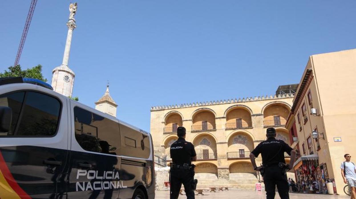 Agentes de la Policía Nacional en el Centro