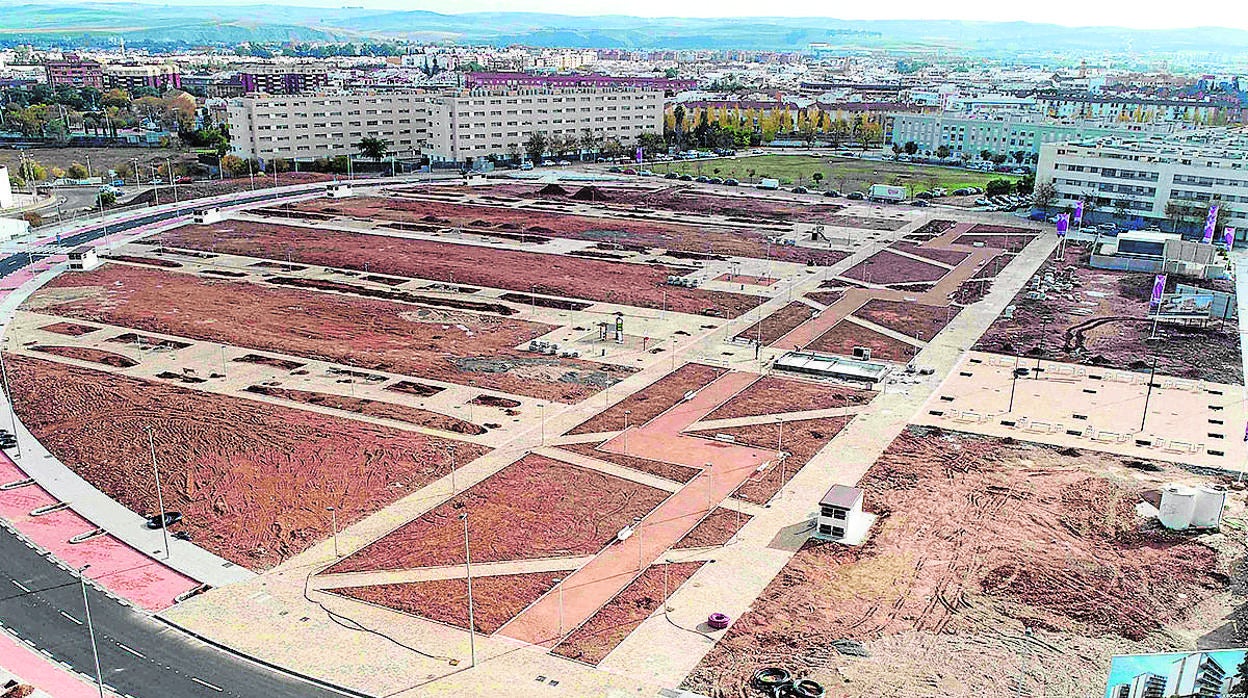 Solar urbanizado del plan especial CHI-2 que promueve Kronos entre Fuente de la Salud y Avenida Virgen de las Angustias