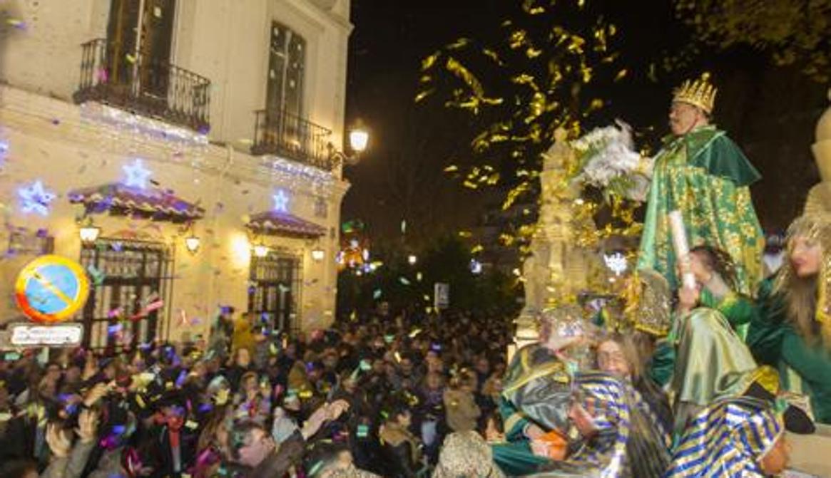 La Cabalgata de Reyes Magos 2020 volverá a repartir ilusión y caramelos por las calles de Granada