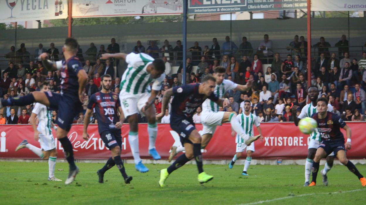 Gabriel Novaes marca el 1-2 ante el Yeclano en Yecla