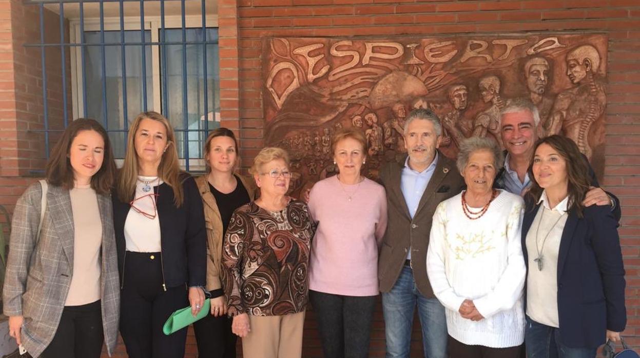 El ministro, junto a Isabel Rodríguez y otras integrantes de la coordinadora Despierta