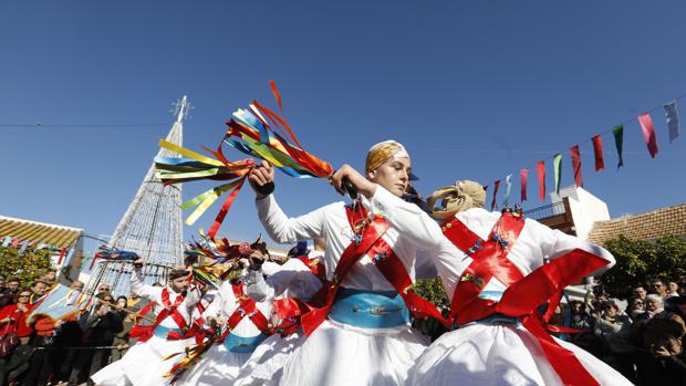 Fuente Carreteros danza al ritmo de los locos