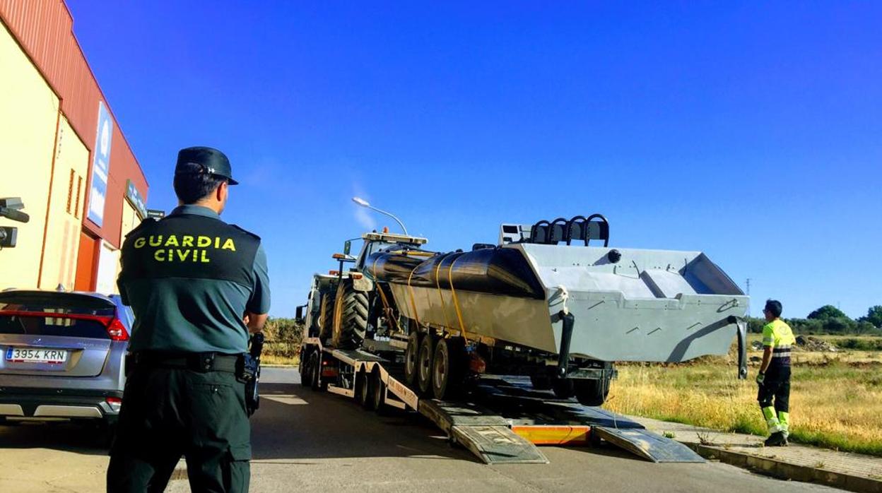 Imagen de una de las narcolanchas intervenidas en la operación «Cansino» de la Guardia Civil