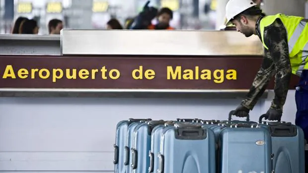 Un avión realiza un aterrizaje de emergencia en Málaga