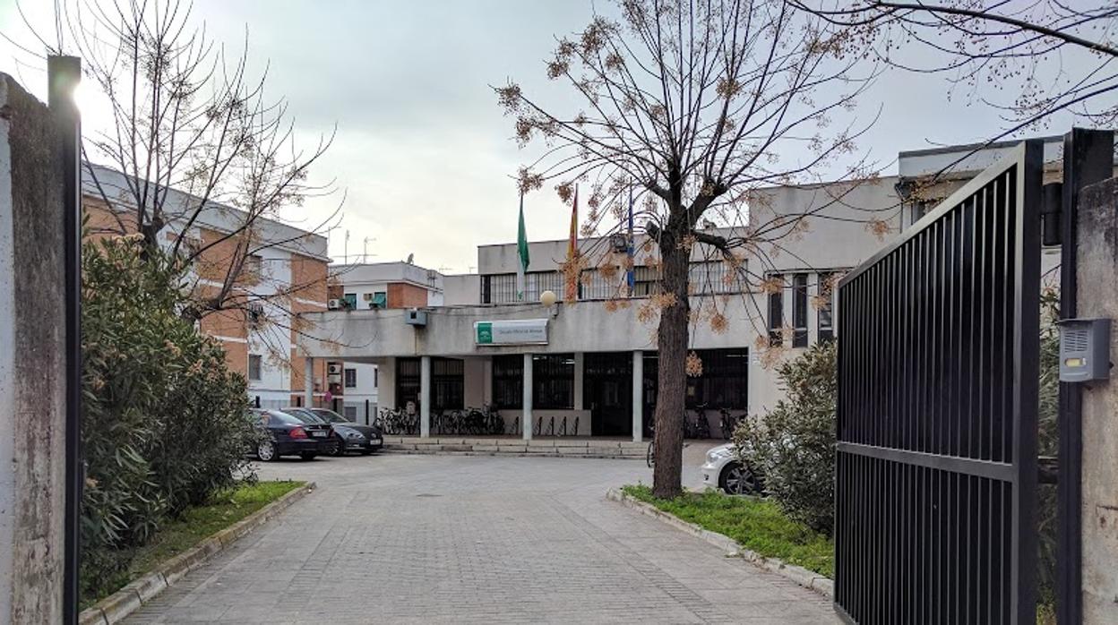 Entrada de la Escuela de Idiomas de Córdoba, galardonada con el primer premio en su categoría