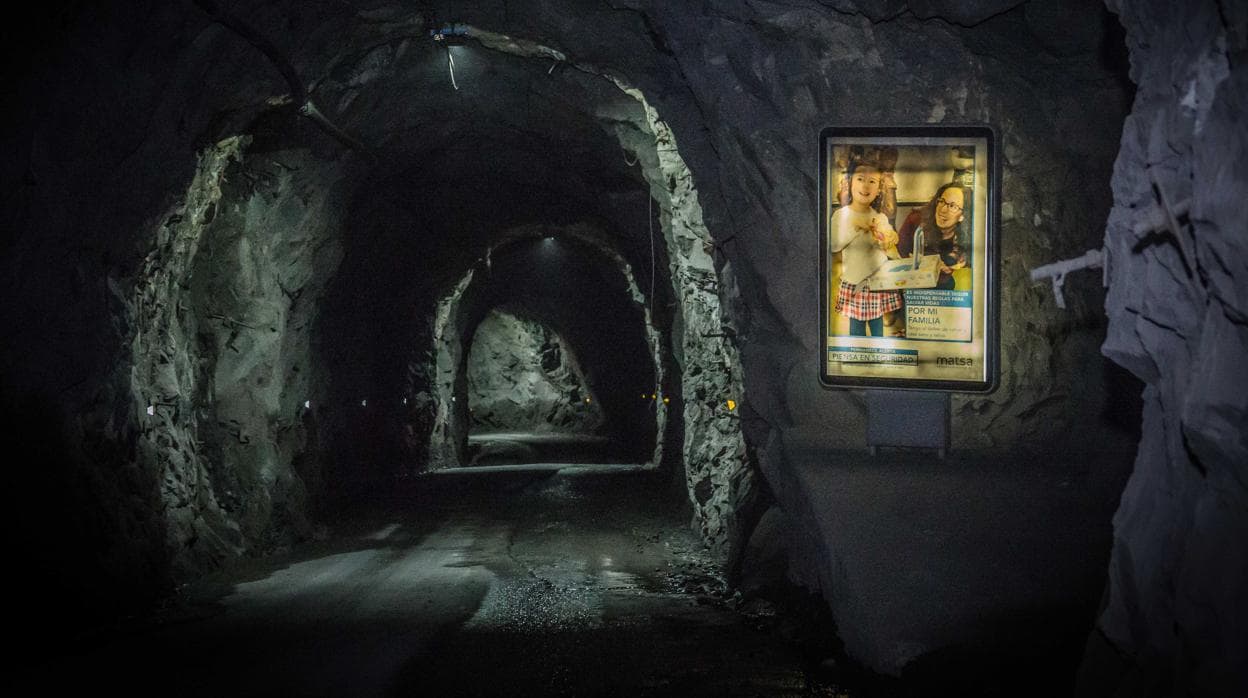 Un pasillo de la mina de Aguas Teñidas, en Almonaster