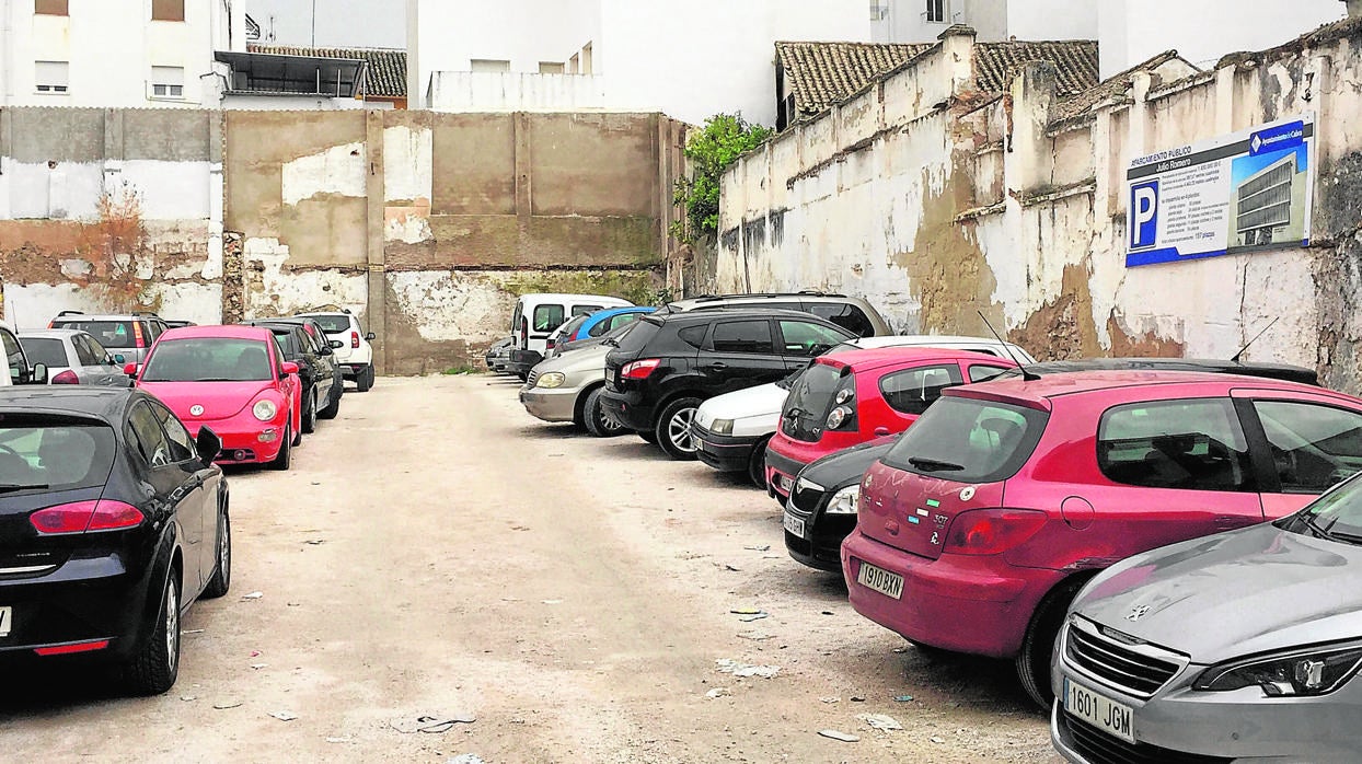 Solar de la calle Julio Romero de Torres donde se hará el parking