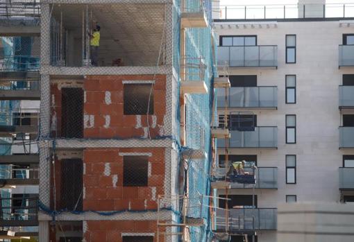 Obreros de la construcción trabajando en Córdoba