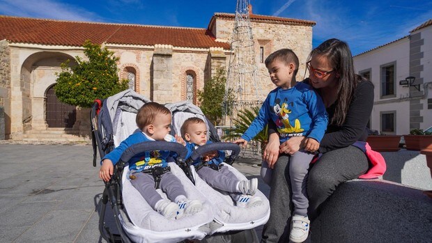 Los municipios de Los Pedroches activan «cheques bebé» ante el hundimiento de la natalidad