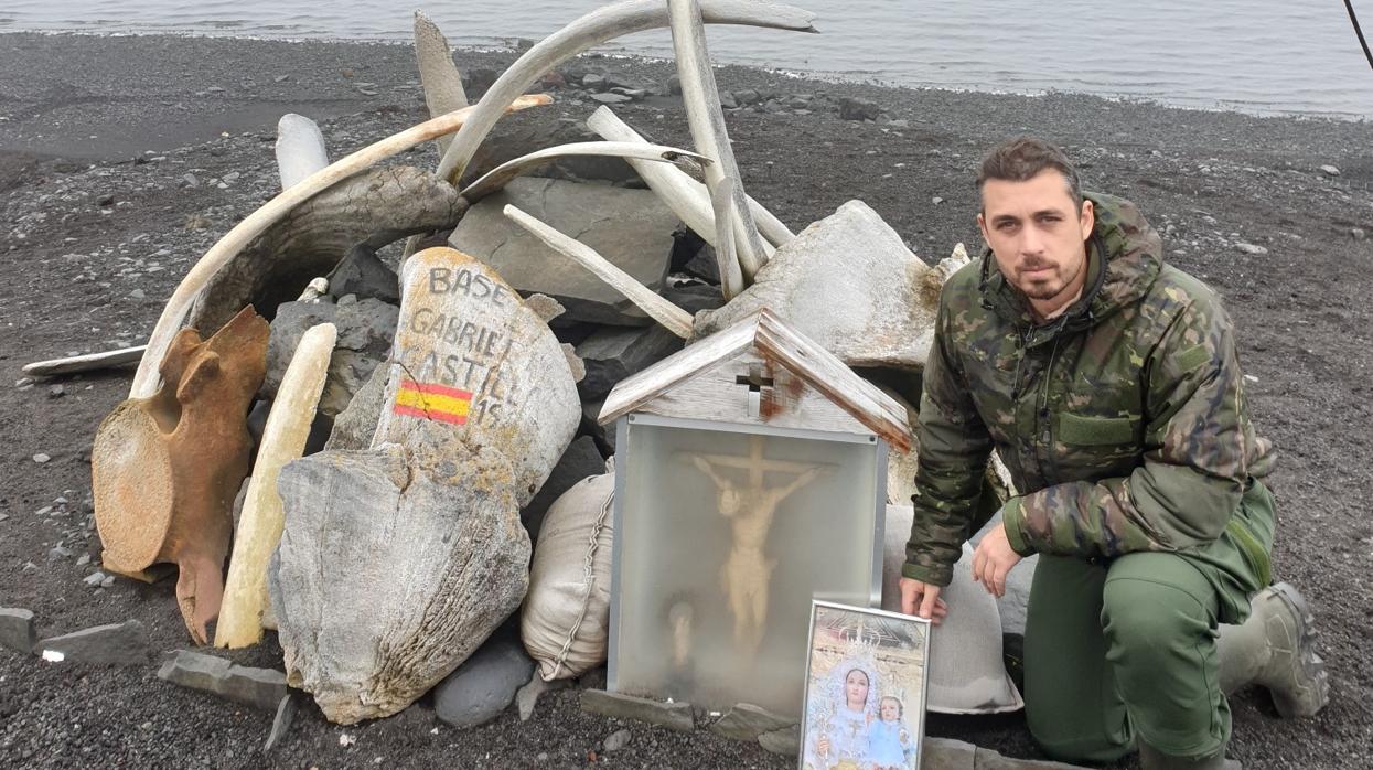 La Virgen de la Luna ya protege a los militares del Ejército de Tierra en la Antártida