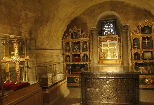 Cámara Santa de la Catedral de Oviedo, donde están los restos de San Eulogio de Córdoba