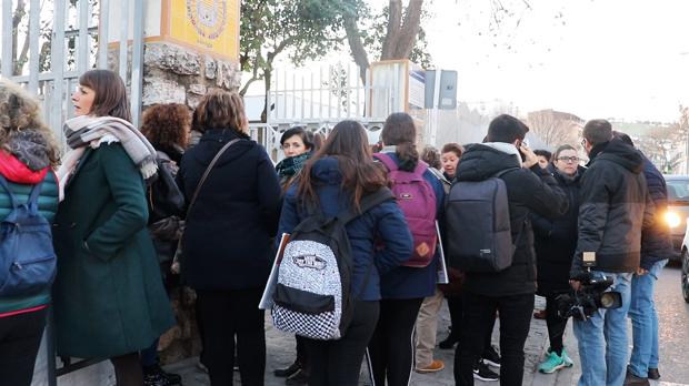 Los afectados por la huelga de limpieza en institutos de Lucena anuncian movilizaciones por la suciedad