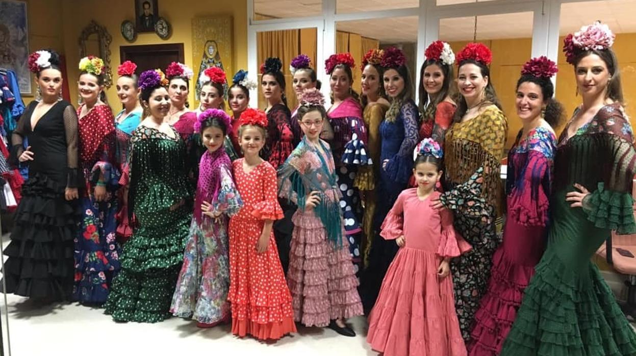 Participantes en un desfile anterior en la casa de hermandad del Rocío de Córdoba