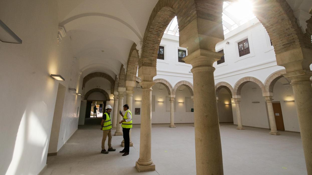 Patio del Palacio de Congresos de Torrijos