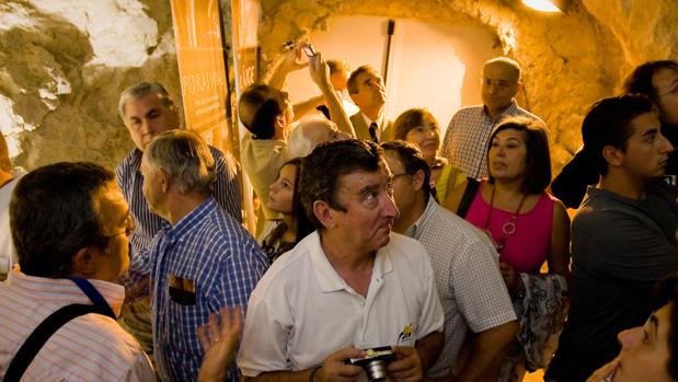 La Cueva del Ángel de Lucena vuelve a ser visitable tras ser dotada de luz y pasarelas