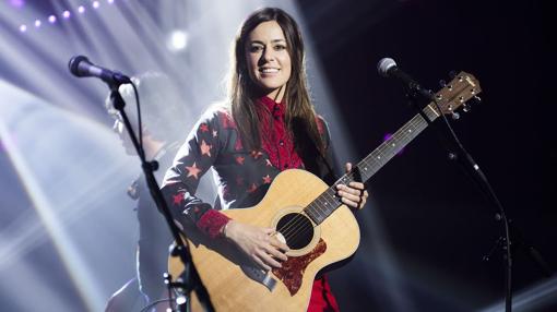 Zahara tocando en un programa de televisión