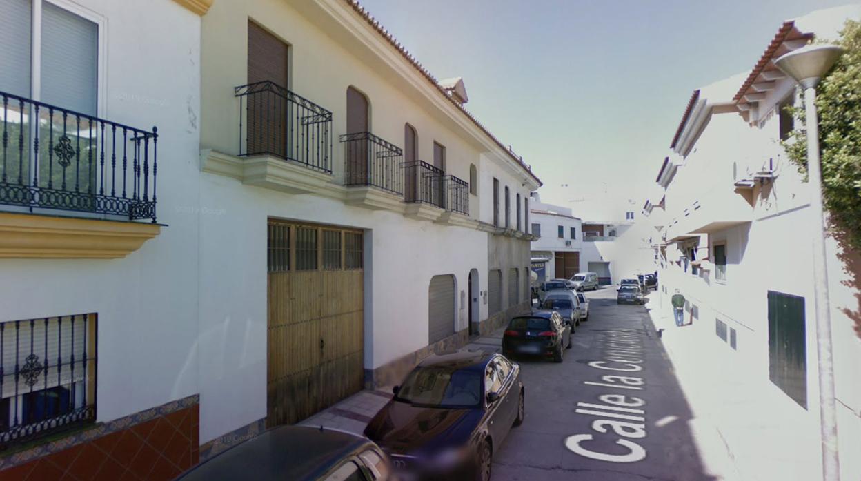 Calle del barrio malagueño donde ha aparecido el cuerpo sin vida