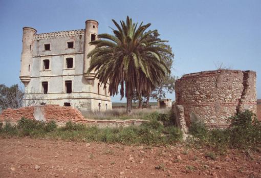 ¿Conoces la historia del misterioso castillo abandonado que hay en Alcolea?