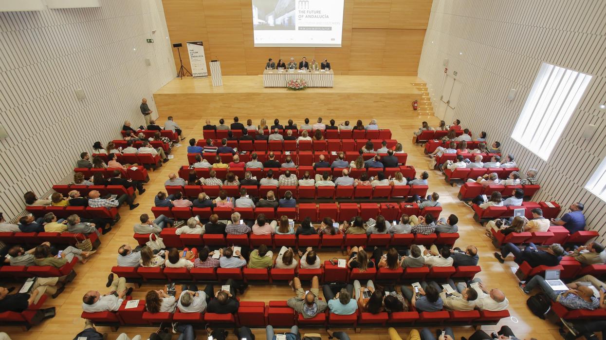 Imagen del salón de actos principal del Palacio de Congresos de Córdoba durante un evento