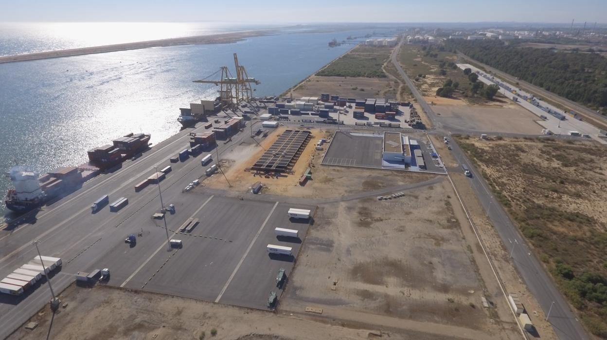 Vista aérea del Muelle Sur del Puerto de Huelva