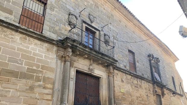 Denuncian que el Ayuntamiento de Úbeda paga 12.000 euros mensuales por el alquiler de un palacio cerrado