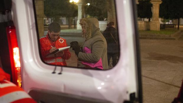 Los colectivos sociales redoblan esfuerzos para atender a las personas sin hogar en las calles de Córdoba