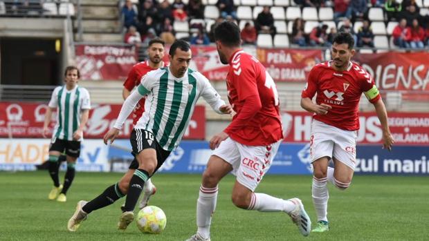 El Córdoba CF tropieza ante el Real Murcia (1-0)