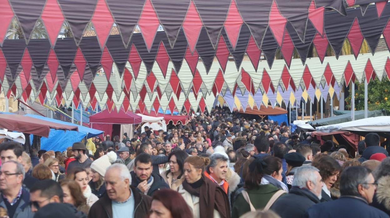 Ambiente en el Mercado de las Tres Culturas este domingo