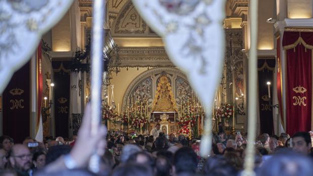 Triana atiende a la llamada de la Blanca Paloma