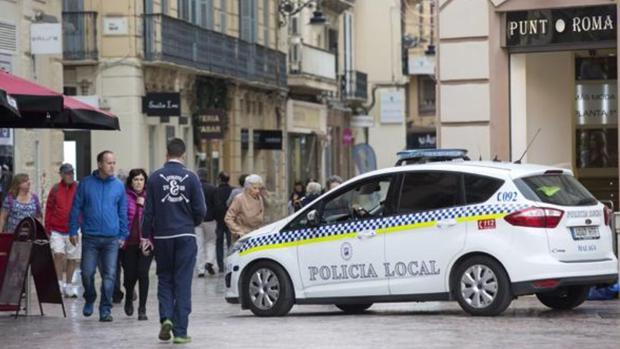 Se colaba a robar en iglesias de Málaga disfrazado de feligrés con una Biblia y un crucifijo