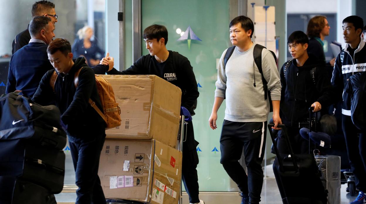 Llegada del equipo de Wuhan al aeropuerto de Málaga