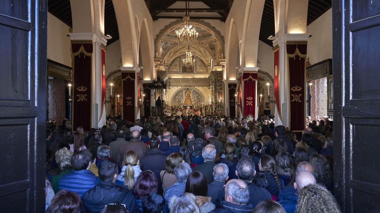 Parroquia de la Asunción, en Almonte, repleta de fieles