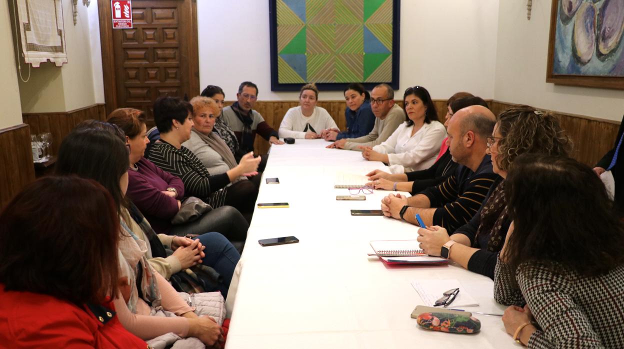 Reunión de los padres y madres de los centros educativos afectados