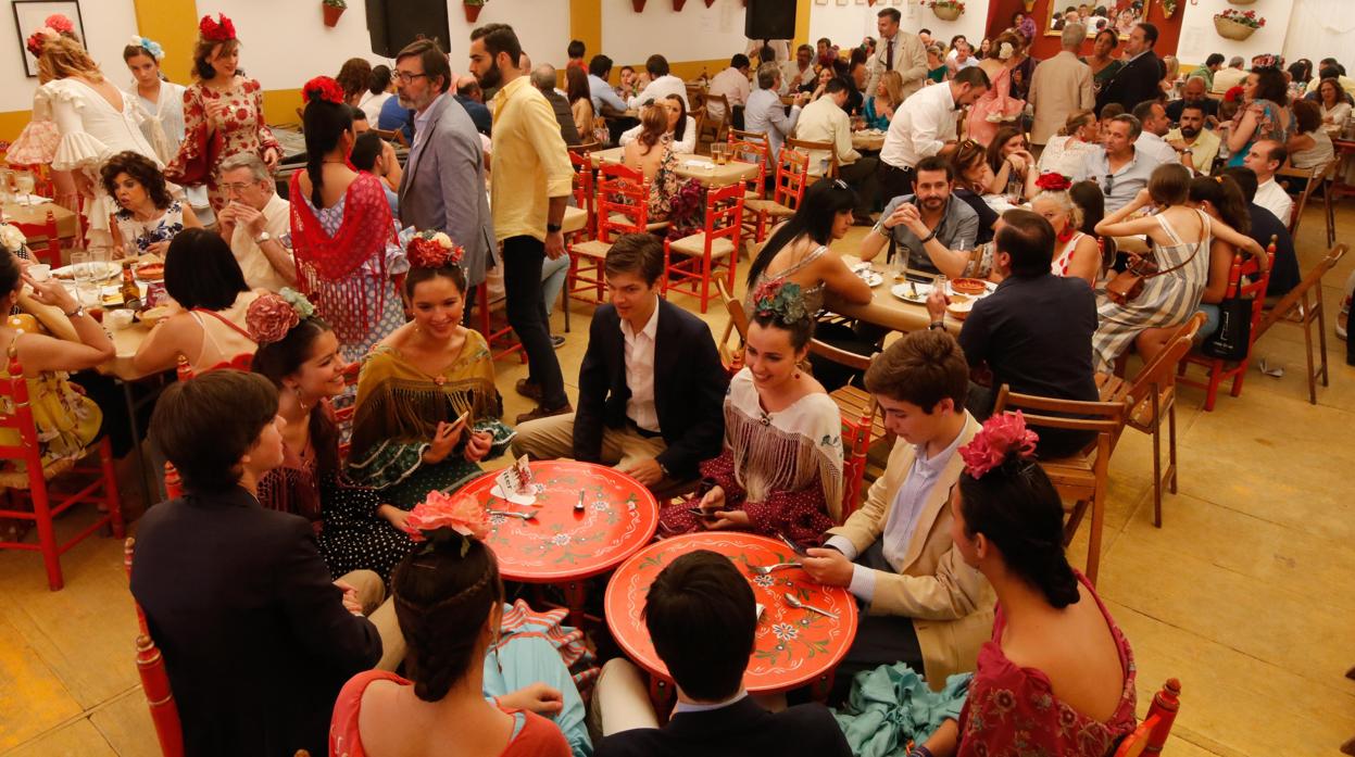 Interior de una caseta de la Feria de Córdoba