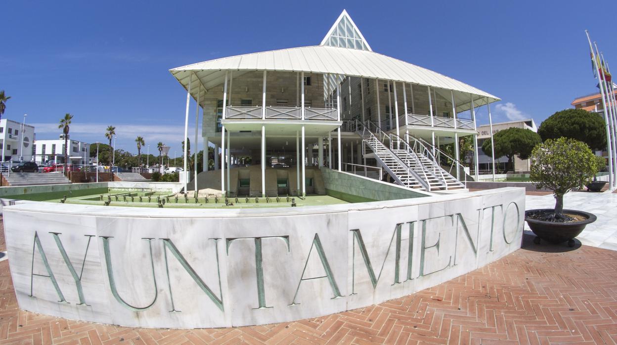 Fachada principal del Ayuntamiento costero