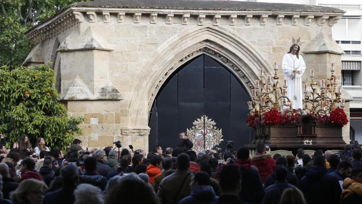 El Señor de la Bondad, en su salida procesional