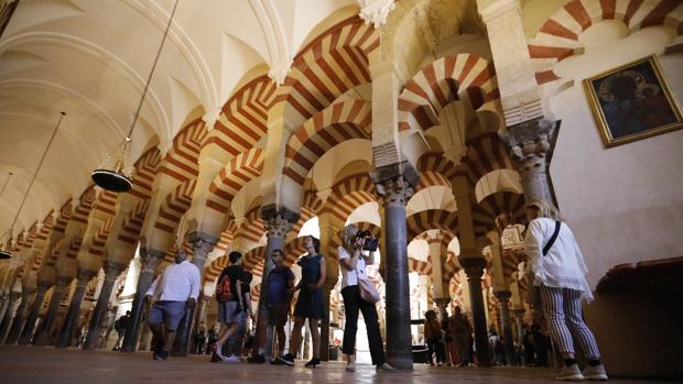 Un estudio de expertos de la Complutense concluye la propiedad privada y eclesial de la Mezquita de Córdoba