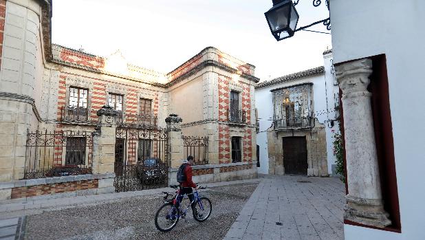 Calle Julio Romero de Torres: Por donde pasea el duende del pintor