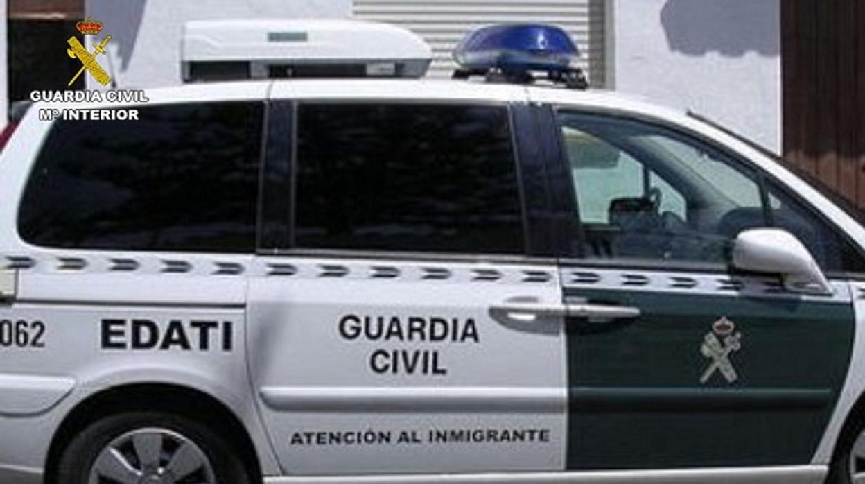 Uno de los vehículos del grupo de Atención al Inmigrante d ela Guardia Civil