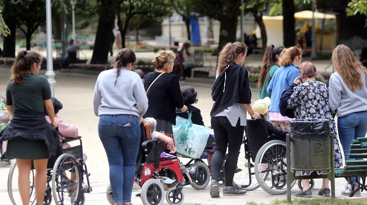 La lista de espera de la dependencia incluye a 122.171 andaluces