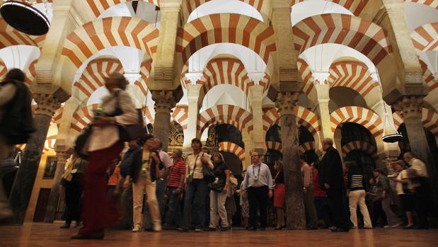 La plataforma por la Mezquita pública pide aclarar la gestión de Ambrosio en el acuerdo de la visita nocturna