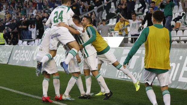 El Córdoba CF mira al primer puesto del Grupo IV