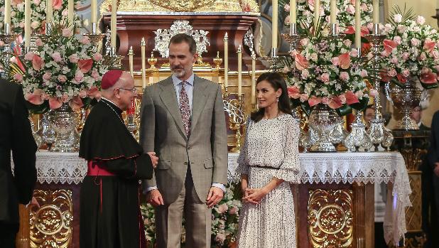 Baño de luz, alegría y tradición para los Reyes de España