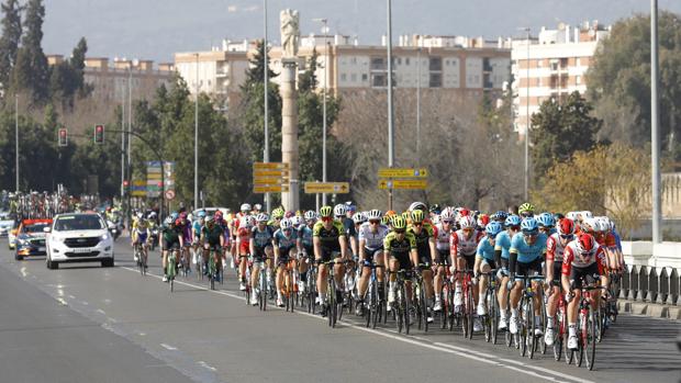 Iznájar, meta de la segunda etapa de la Ruta del Sol Vuelta a Andalucía