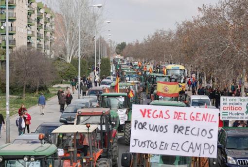 Los tractores han colapsado el tráfico en la capital.