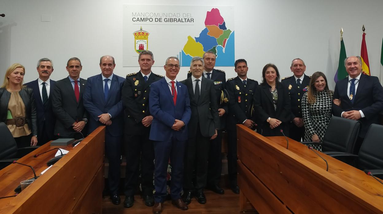 Imagen del ministro, autoridades y comisarios homenajeados en Algeciras