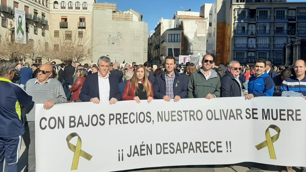 Concentración en Jaén en protesta por el bajo precio del aceite de oliva en origen